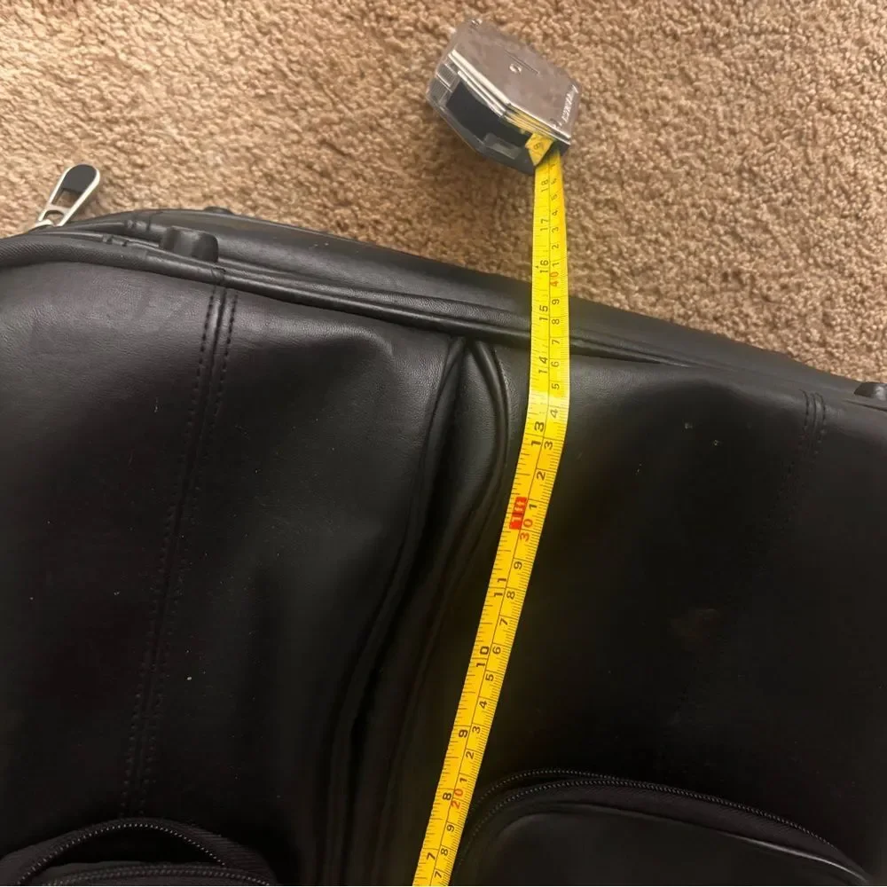 Samsonite Black Leather unisex travel carry on laptop business Bag compartments